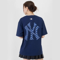 【MLB】背後大Logo短袖T恤 MONOGRAM系列 紐約洋基隊(3ATSM0643-50NYS)