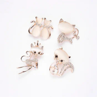 Luxury Opal Stone Cat Brooches For Women Elegant Rhinestone Cute Animal Owl Butterfly Flower Bee Lapel Pins Wedding Jewelry Gift