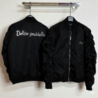 Áo Khoác Gió Đê Gờ PINK Bomber Tay Xoắn Thêu Chữ Lưng Logo Titan