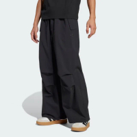 【adidas 愛迪達】PREMIUM ESSENTIALS UTILITY 運動長褲(JD2111 男款 ORIGINALS休閒長褲 降落傘褲 黑)