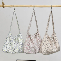 กระเป๋าสะพายไหล่ไนลอน Lenira ลายดอกไม้ - ปากกระเป๋าถูกวาดเป็นรูปเกี๊ยวsuede กระเป๋าสตางค์ มินิมอล sh