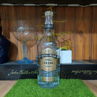 Vỏ chai Chivas Ultis 1L Xuất xứ Scotland trưng bày decor (chai rỗng)