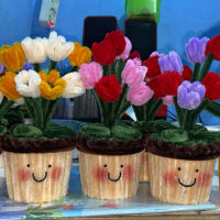 Pot Mini Kawat Bulu dengan Desain Bunga Berwarna-warni dan Wajah Lucu