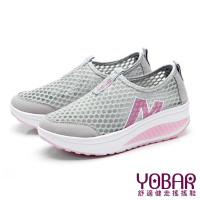 【YOBAR】百搭時尚透氣網面M字造型美腿搖搖休閒鞋 運動鞋(灰)