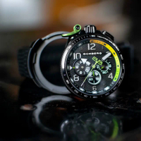 【BOMBERG】BOLT-68 系列 黑綠XL賽車計時碼錶