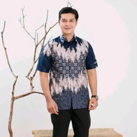 Hem Batik Pekalongan Pria Motif Kotak kotak Mega Mendung Moderen Lengan Pendek Katun Biru Tua M