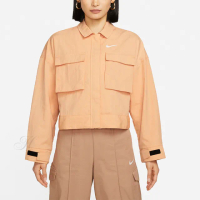 【NIKE 耐吉】外套 女款 風衣外套 立領外套 運動 AS W NSW ESSNTL WVN JKT FIELD 橘 DM6244-851