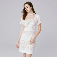 【MOMA】鏤空蕾絲鑽石領合身洋裝(白色)