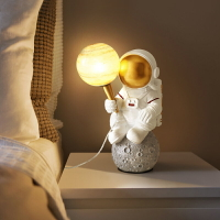 床頭燈臺燈太空人宇航員男孩女孩臥室房間裝飾月球燈創意小夜燈