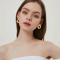Bông tai xếp ly không đều mạ vàng 18K dành cho nữ, kiểu dáng đơn giản, sang trọng nhẹ nhàng, đa năng