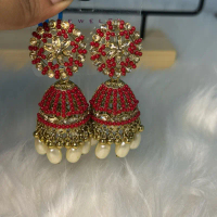 Reverse Ad jumka with white peals