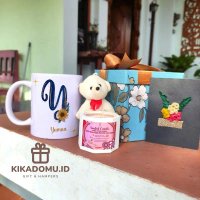 Hampers cangkir custom mug gift birthday wisuda wedding bestie hardbox scented candle boneka beruang
