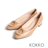 【KOKKO 集團】KOKKO拼接圓形金屬飾釦微彎折低跟鞋棉羊皮(棕色)