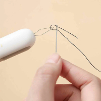 Dụng Cụ Xỏ Kim Chỉ, Cắt Chỉ 2 Trong 1 Giao CPTN7