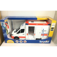 【Fun心玩】RU2536 麗嬰 德國製造 BRUDER 1：16 賓士救護車+救護員 兒童 大型 汽車 玩具