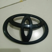Emblem Logo Toyota Innova reeborn Fortuner