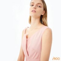 【iROO】粉色剪接透膚長洋裝