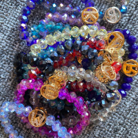 Gelang kristal huruf inisial