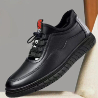 Sepatu kulit santai dengan dasar lembut pria, sepatu olahraga, sepatu santai dengan tali elastis, ko