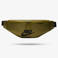 【NIKE 耐吉】軍綠小腰包 Nike Heritage Hip Pack 腰包 小腰包 斜背包 側背包 運動包 可調式(BA5750-368)