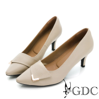 【GDC】尖頭氣質金屬釦真皮上班中跟包鞋-米灰色(321038-35)