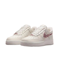 【NIKE 耐吉】Nike Air Force 1 Molten Swoosh W 液態金屬 粉勾 玫瑰金 粉色 女鞋 休閒鞋 IF1686-161