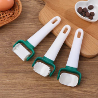 Sugar Flipping Cake Biscuit Mold Kitchen Pastry Tools Pie Ravioli Biscuit Cookie Roller Dough Cutter Dumpling Mould Roller Knife