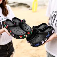 รองเท้ารูแท้ผู้หญิงรองเท้าชายหาด Dieter ฤดูร้อนรุ่นคู่รักผู้ชายไซส์ใหญ่รองเท้าแตะสวนเยลลี่รองเท้าแตะผู้หญิงพื้นหนา ~