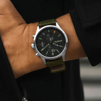 【MVMT】軍事風格 計時碼錶 日期 防水100米 帆布皮革手錶 黑x銀框x綠 44mm(28000200-D)