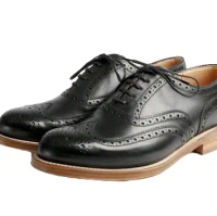 sepatu kulit kantor pria hitam dengan model wingtip elegan dan nyaman untuk penggunaan sehari hari F