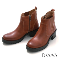 DIANA 5 cm質感雙色牛皮彈性布鞋口設計側拉鍊德比短靴-經典復古-棕