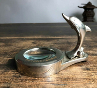 日本年代物 海豚 文鎮 擺飾 鎮紙。帶有放大鏡功能。材質不明