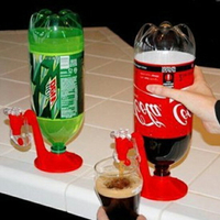 ♚MY COLOR♚到置飲料器 汽水 可樂 寶特瓶 廚房 飲水 按壓 果汁 派對 碳酸飲料【R72】