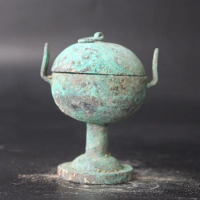 Collection of old Chinese bronzes, retro Han dynasty utensils, binaural aromatherapy burners, oil lamps, small ornaments