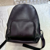 【CK｜全新】現貨 CALVIN KLEIN 後背包 男女通用 小標 皮革 雙肩包｜Little Bee 小蜜蜂精品