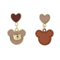 【Jpqueen】童趣不對稱小熊餅乾愛心耳針耳夾耳環(咖啡色2款可選)