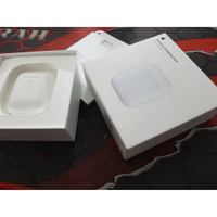 福利品 台灣公司貨 APPLE MR8U2TA/A 無線充電盒 (適用於 AirPods) A1938