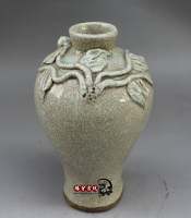 景德鎮陶瓷器 仿古官窯開片裂紋青釉浮雕花瓶 現代家飾品客廳擺件1入