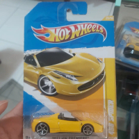 Hot Wheels Ferrari 458 Spider Yellow Diecast