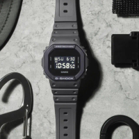 【CASIO 卡西歐】G-SHOCK 街頭運動風電子錶(DW-5610UU-8)