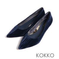 【KOKKO 集團】簡約大方絨布尖頭低跟包鞋(深藍色)