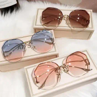 Rimless Cut Edge Fashion Sunglasses Female Anti-UV Fashion Wear Sunglasses Street Shot Burst Sunglasses for Women