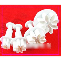 【翻糖模-塑膠-4件8瓣小花】翻糖彈簧壓模 餅乾模 翻糖蛋糕工具 糖花(一套四件: 1.3、2、2.8、3.5cm)-8001006