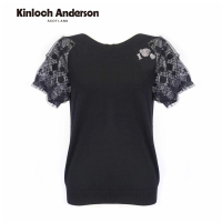 【Kinloch Anderson】甜美蕾絲網紗袖熊熊燙鑽設計上衣 圓領T恤 短袖上衣 金安德森女裝(黑)