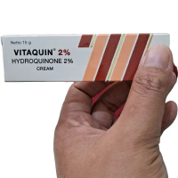 krim  perawatan  wajah  untuk noda hitam Vitaquin 2% 15 gr (gantinya melanox)