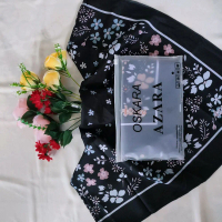 Hijab Segi Empat Oskara Azara Motif Bunga Elegan Tampilan Stylish dan Modis Cocok untuk Berbagai Kes