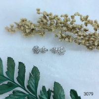 anting tusuk hollo mata
