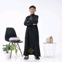 Jubah Anak Laki-Laki Modern Hitam Navy dengan Kancing Snap Import Topi Kurta Model Terbaru Stylish d