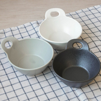日本製 單耳設計陶瓷碗 三色可選 飯碗 湯碗 瓷器碗 防燙手 沙拉碗 瓷碗 把手 餐碗 餐具 湯碗 飯碗