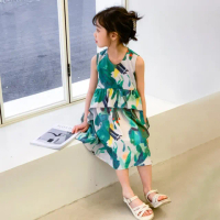【UniKids】中大童裝無袖塗鴉洋裝 童心度假風連身裙 女大童裝 VWHT9982(綠)